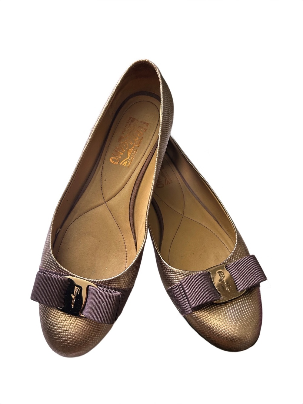 Salvatore Ferragamo Metallic Rose Gold Textured Leather Bow Flats